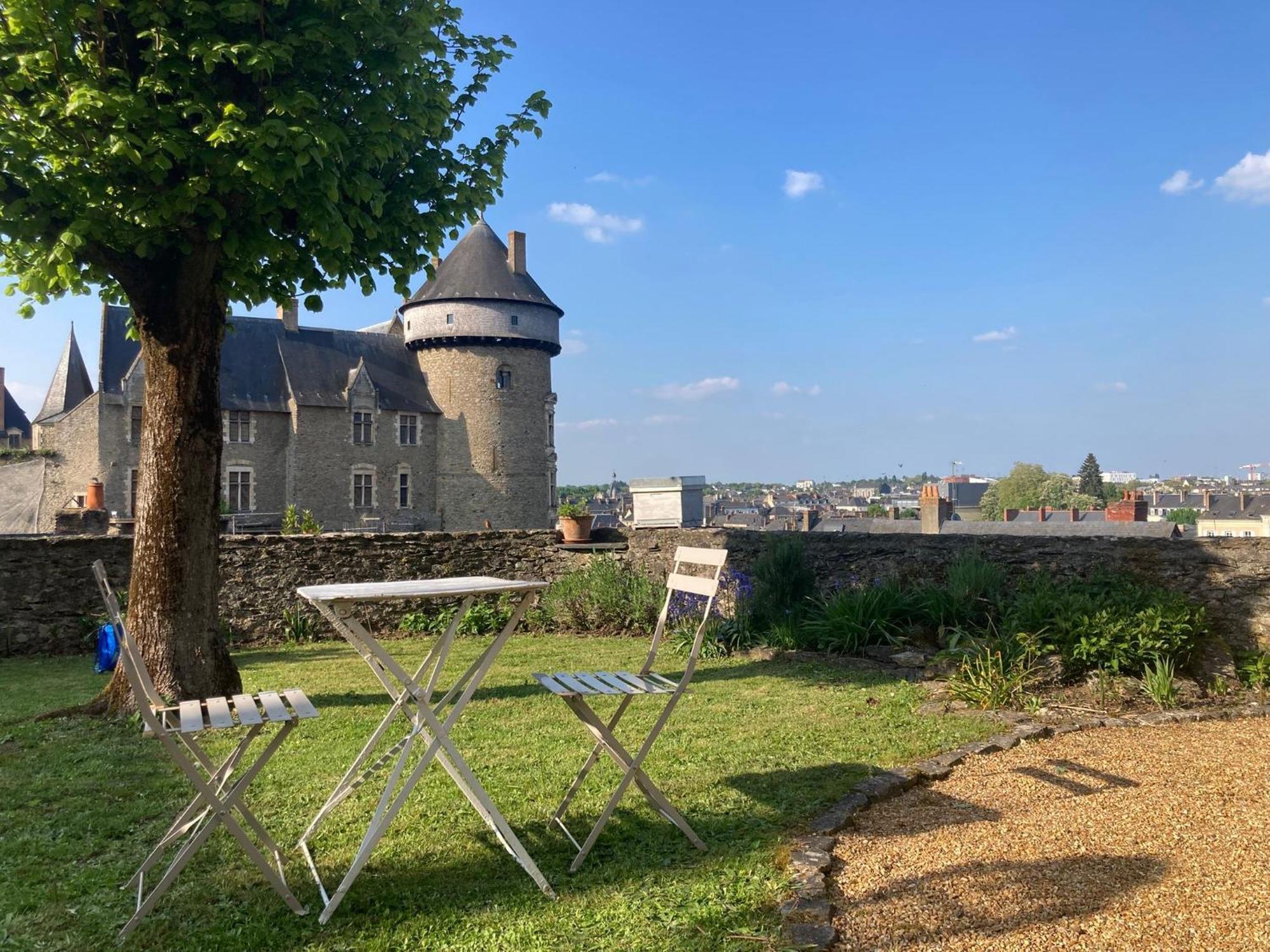 Le Logis Du Vassal Bed & Breakfast Laval  Exterior photo