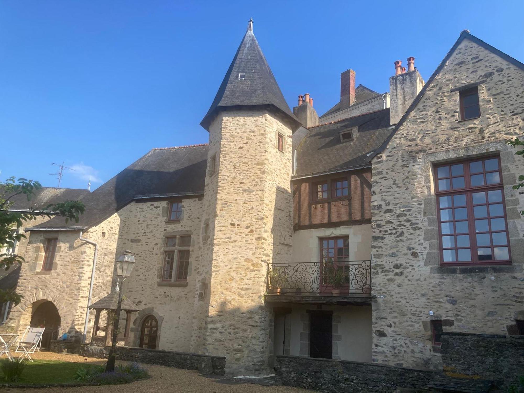 Le Logis Du Vassal Bed & Breakfast Laval  Exterior photo